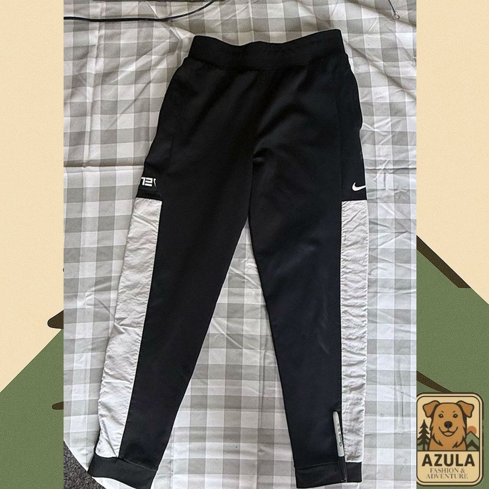 Nike Black and White Joggers with Tapered Fit- Therma-FIT